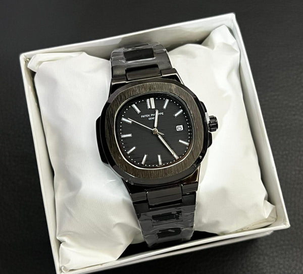 Iconic luxury design 	•	Quartz movement 	•	Embossed luminous dial 	•	Sapphire crystal mirror 	•	Stainless steel-bracelet 	•	Water resistant 	•	Date working  	•	High-end craftsmanship & exclusivity