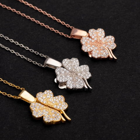 Elegant Four-Leaf Clover Gold Necklace with Sparkling Crystals