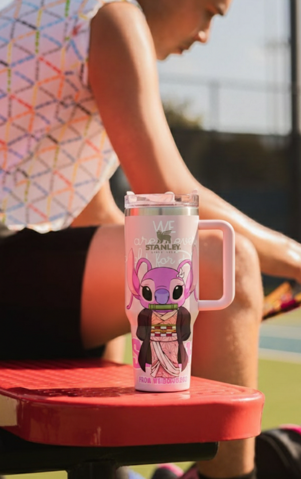 THE STANLEY X STITCH SPECIAL EDITION H2.0 FLOWSTATE QUENCHER TUMBLER 40OZ – PINK