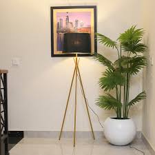 Metal Tripod Floor Lamp - Floor Lamps Online Pakistan - Lampify